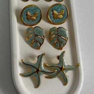 گوشواره طرح برگ انجیر میناکاری زنانه