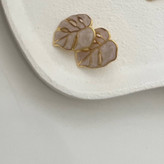 گوشواره طرح برگ انجیر میناکاری زنانه