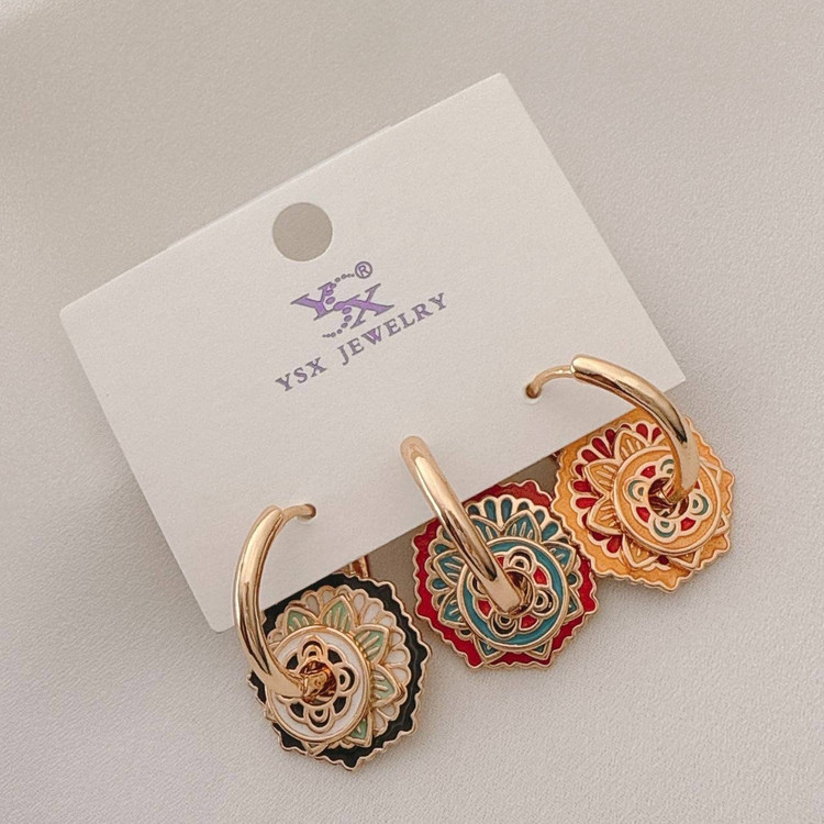 گوشواره رنگی میناکاری بدون حساسیت