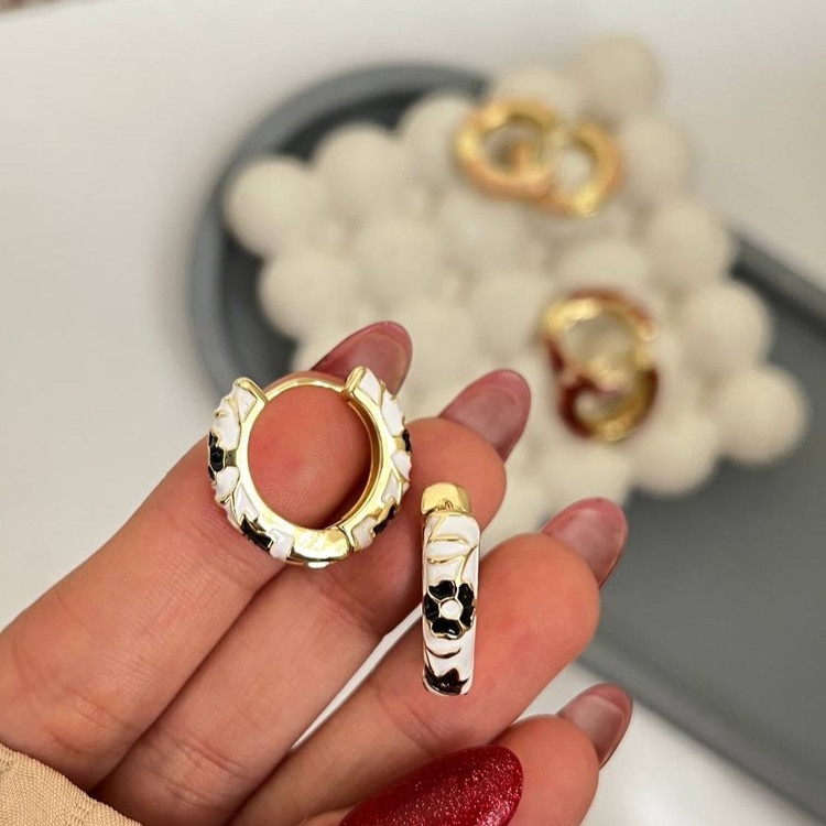 گوشواره میناکاری طرح گل دار حلقه ای