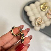 گوشواره میناکاری طرح گل دار حلقه ای