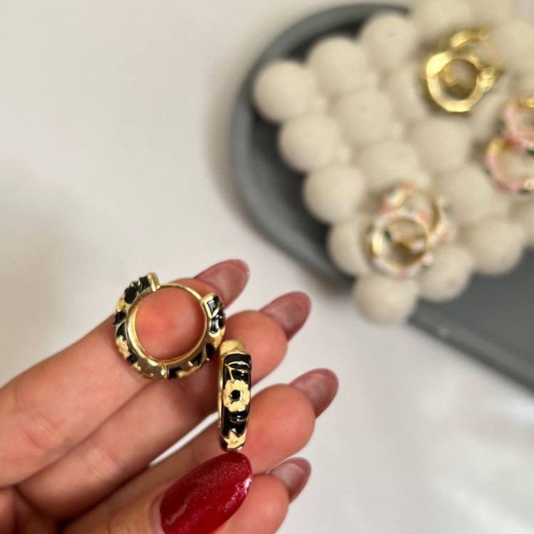 گوشواره میناکاری طرح گل دار حلقه ای
