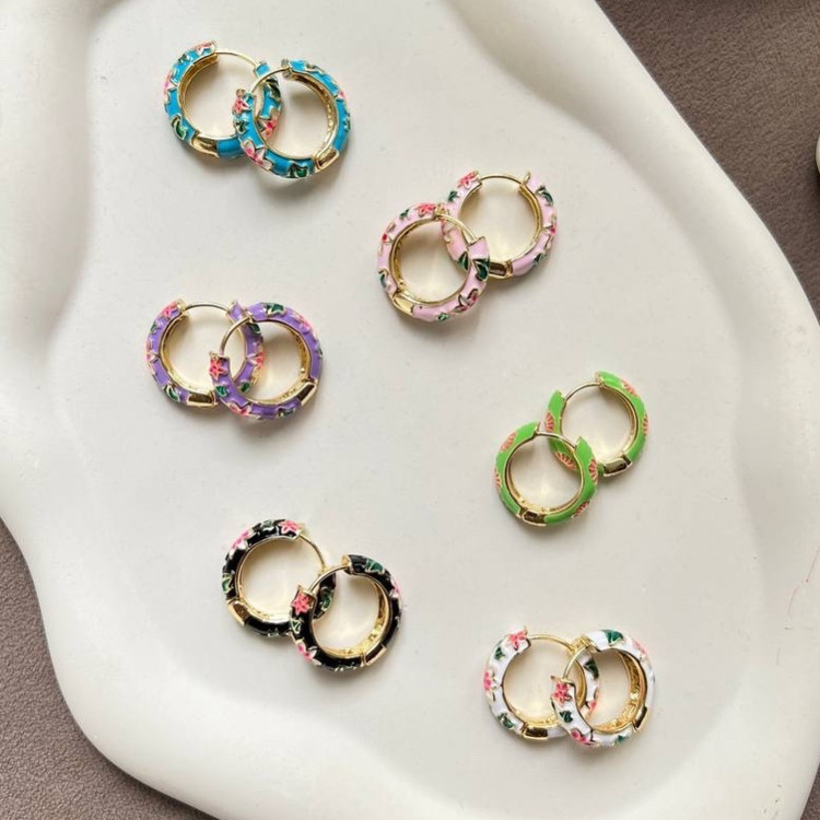 گوشواره میناکاری طرح گل دار حلقه ای