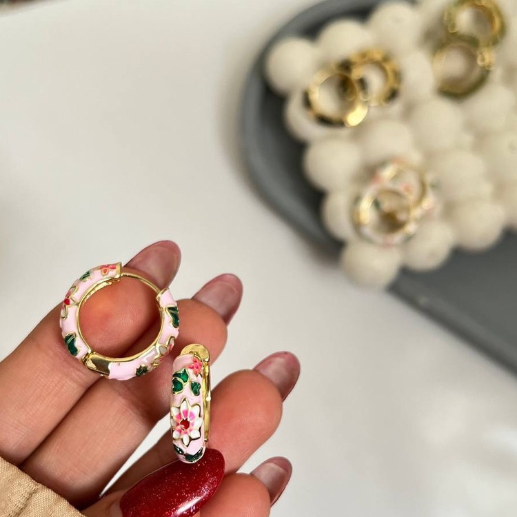 گوشواره میناکاری طرح گل دار حلقه ای