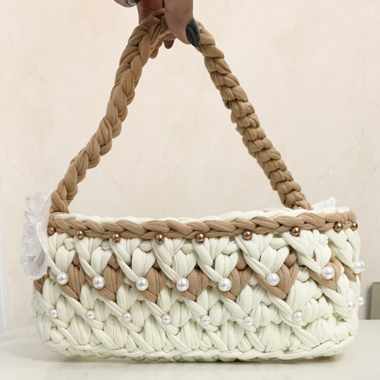 سبدتریکو بافی عروس دسته دار سایز 20 سانتی