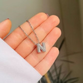 گردنبند حروف انگلیسی نگین دار بادکنکی